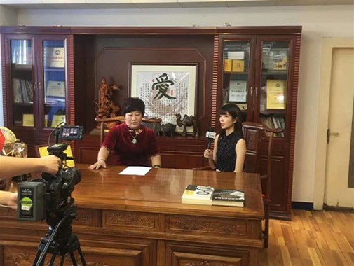 CCTV发现品牌栏目组到广东家安健康集团采访